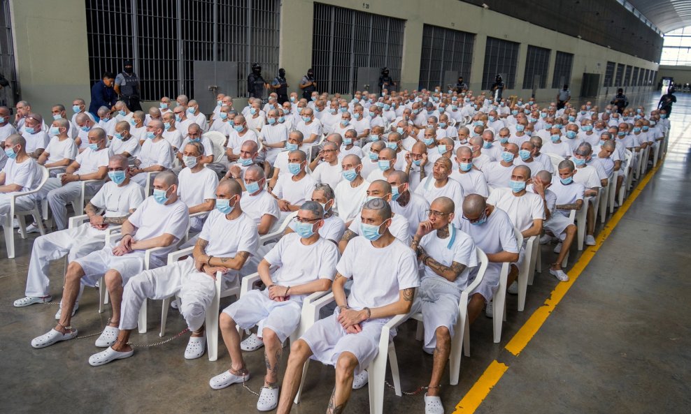 Počelo je masovno suđenje članovima bandi u El Salvadoru
