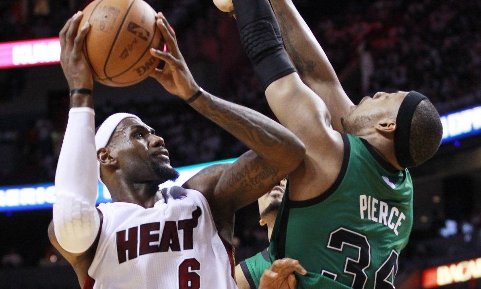 LeBron James i Paul Pierce