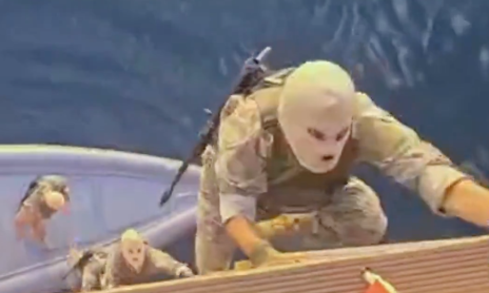 Zapljena broda u Hormuškom tjesnacu