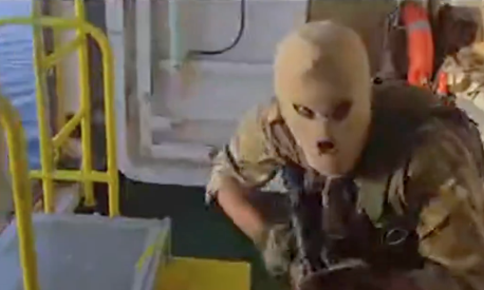 Iranska mornarica upala na teretni brod u Hormuškom tjesnacu