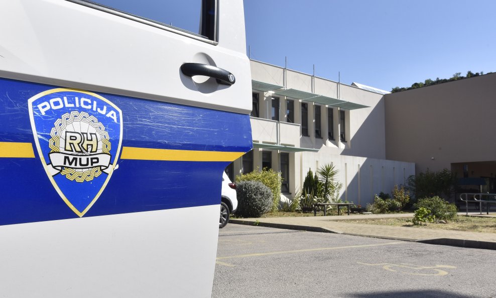 Šibenik: Dojava o postavljenim bombama po školama