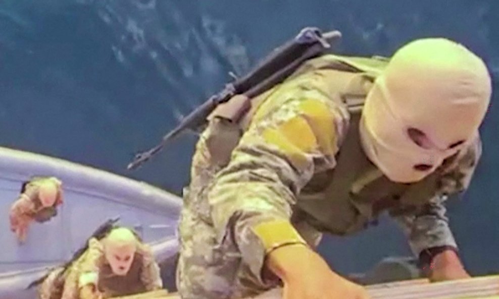 Ukrcavanje iranske Revolucionarne garde na teretni brod