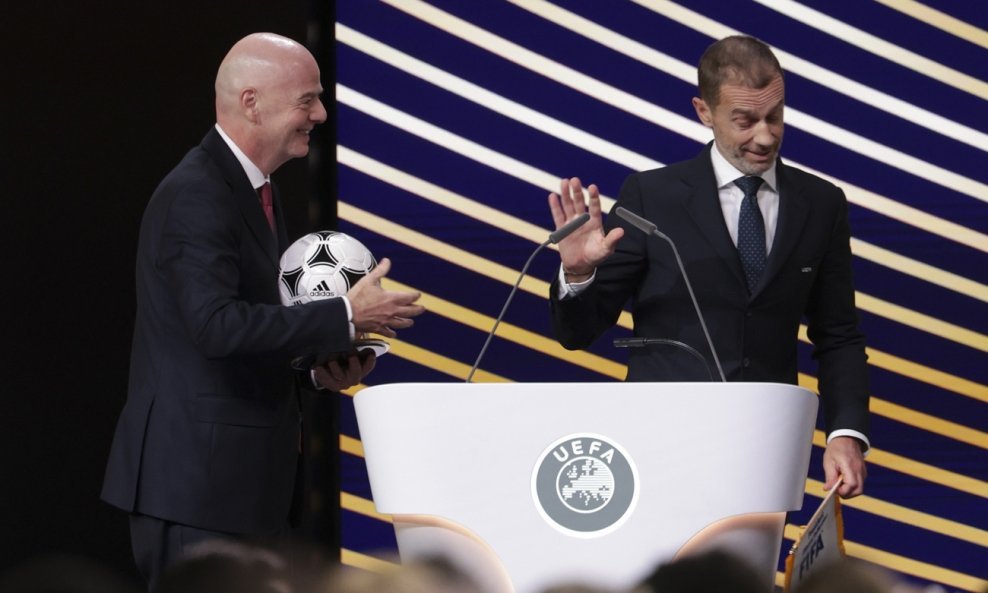 Aleksander Čeferin (desno) i Gianni Infantino