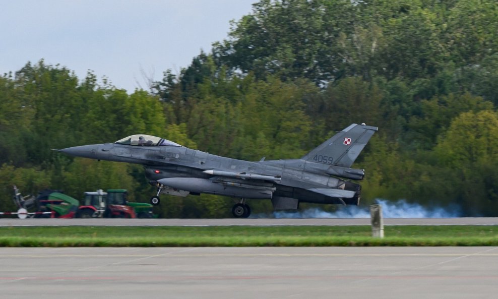 Poljski F-16