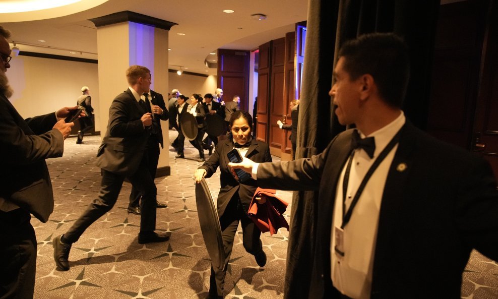 Pucnjava na večeri Udruge dopisnika Bijele kuće