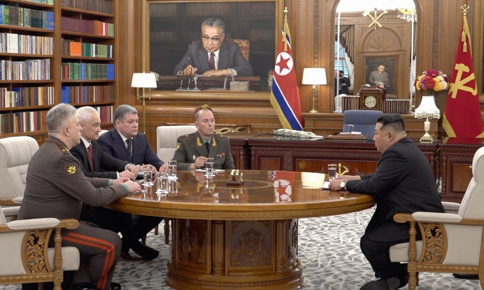 Kim Jong Un i Andrej Belousov