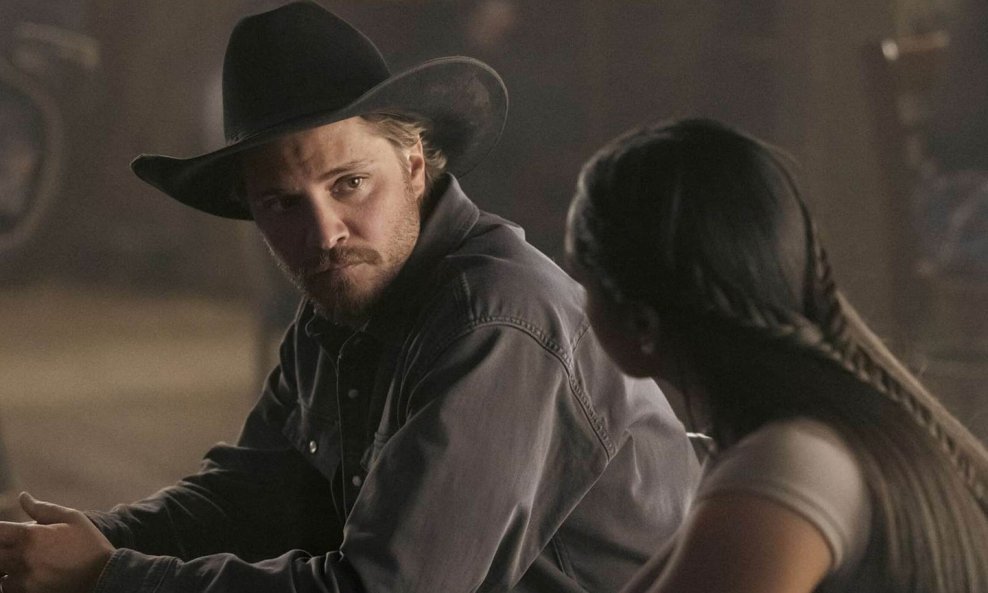 Luke Grimes u sceni serije 'Marshals'