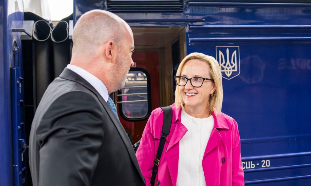 Julie Davis najavila je odlazak s mjesta veleposlanice SAD-a u Ukrajini