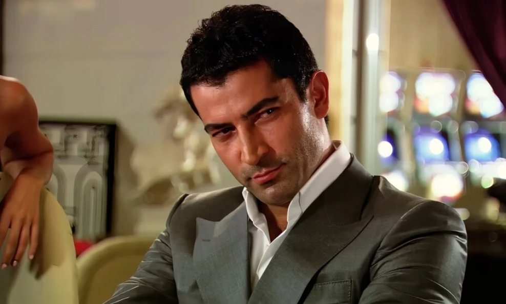 Kenan Imirzalioglu kao Ezel