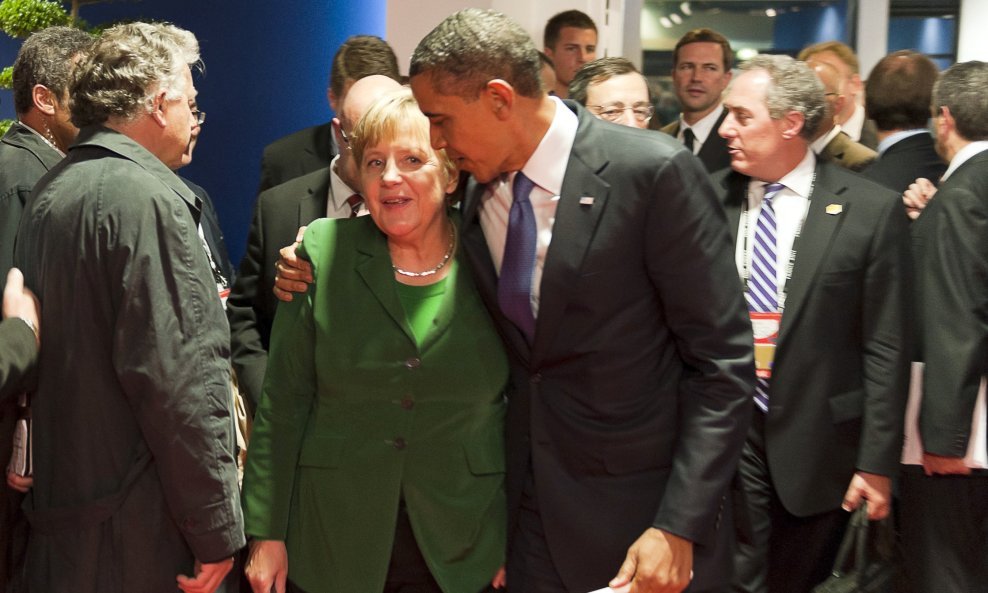 angela merkel barack obama zagrljaj