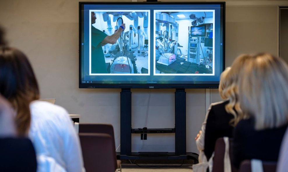 Simpozij 'Primjena robotike u ginekologiji'