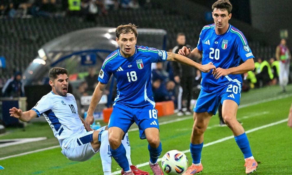 Nicolo Barella (s loptom)