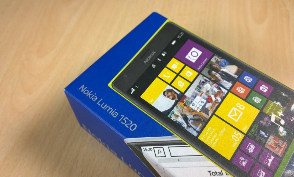 Nokia Lumia 1520 (2)