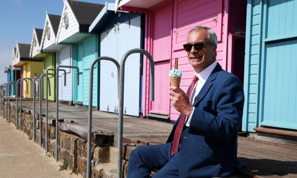Nigel Farage je rekao da dosadašnji rezultati „daleko nadmašuju” njegova očekivanja i predstavljaju „povijesnu promjenu u britanskoj politici”.