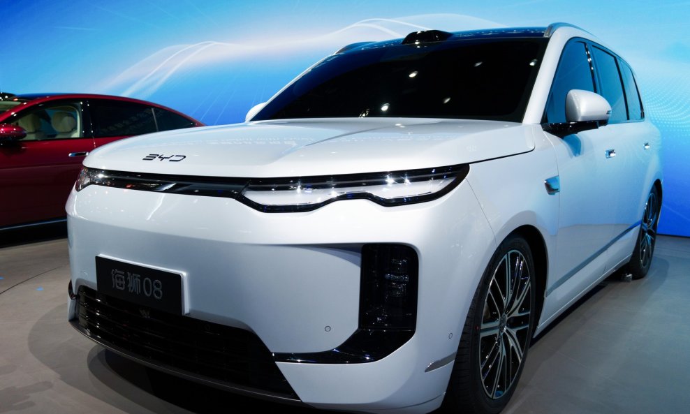 BYD Sealion 08