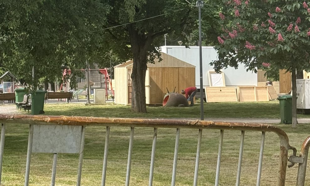 Drvene kućice u Ćacilendu