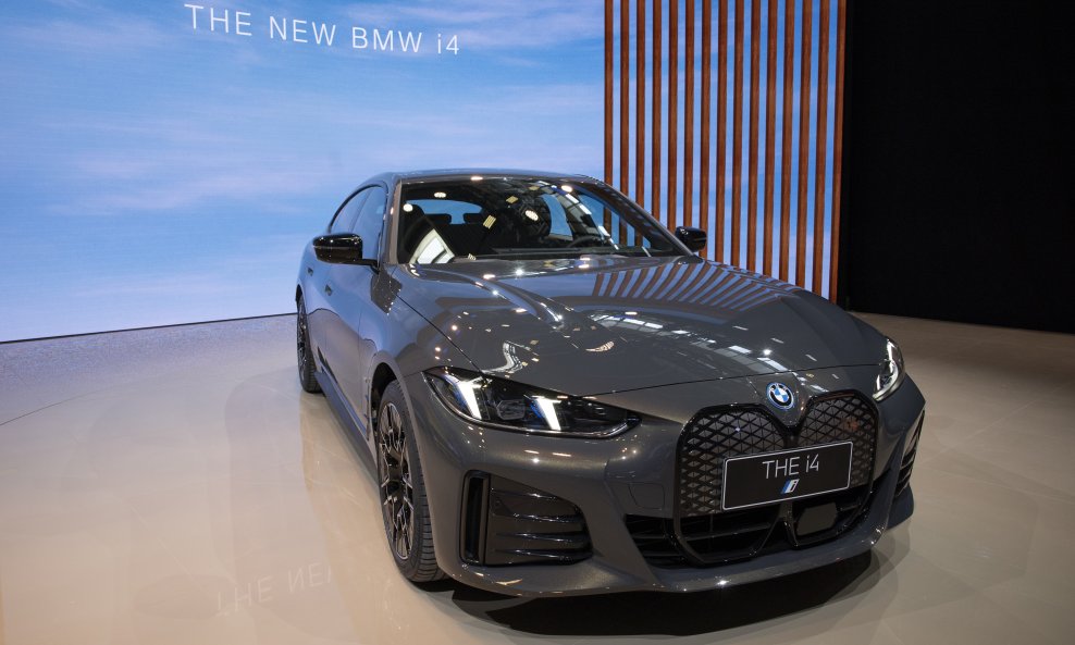 BMW i4