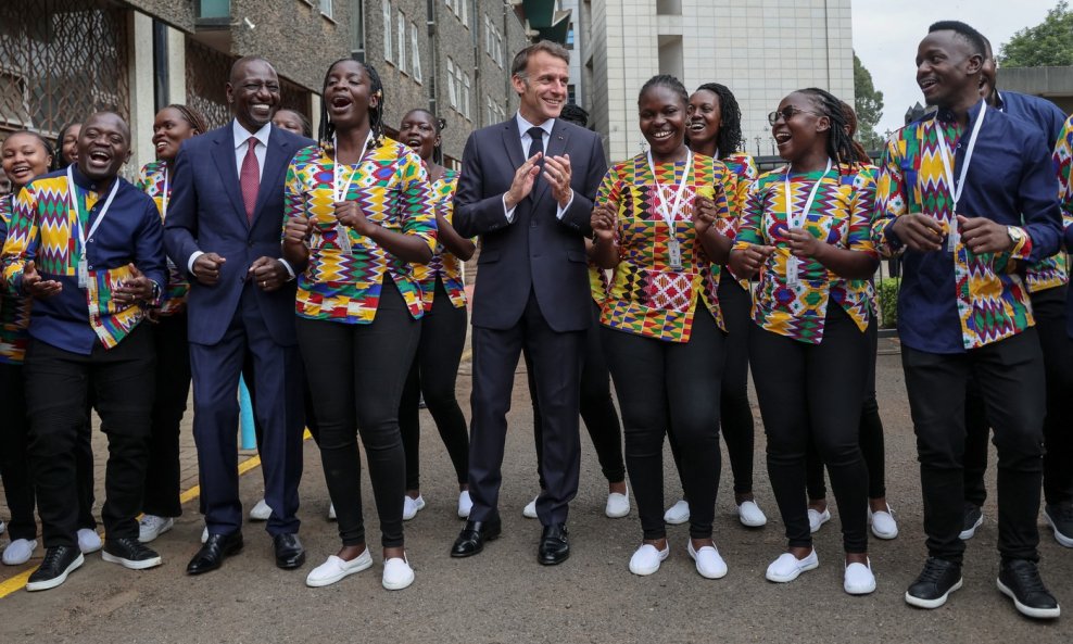 Emmanuel Macron zaplesao tijekom dočeka u Keniji