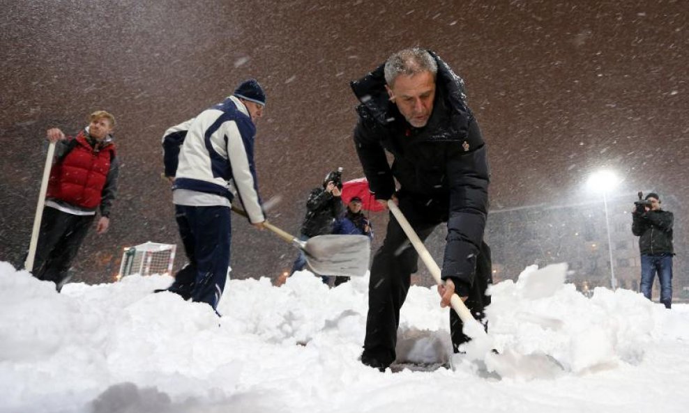 I Milan Bandić čistio je snijeg