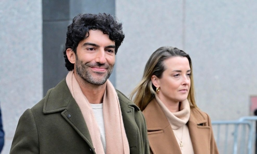 Justin Baldoni sa suprugom Emily