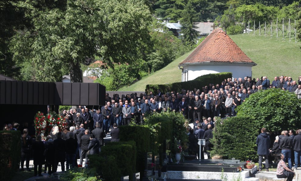 Posljednji ispraćaj ubijenog policajca Roberta Grileca