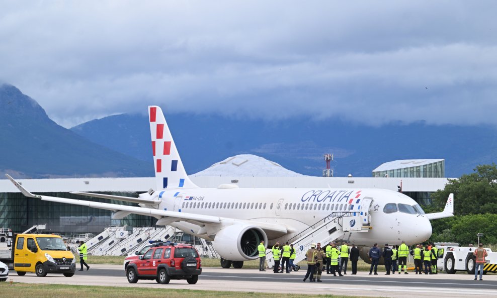 Airbus Croatia Airlinesa koji je skliznuo s piste u Splitu