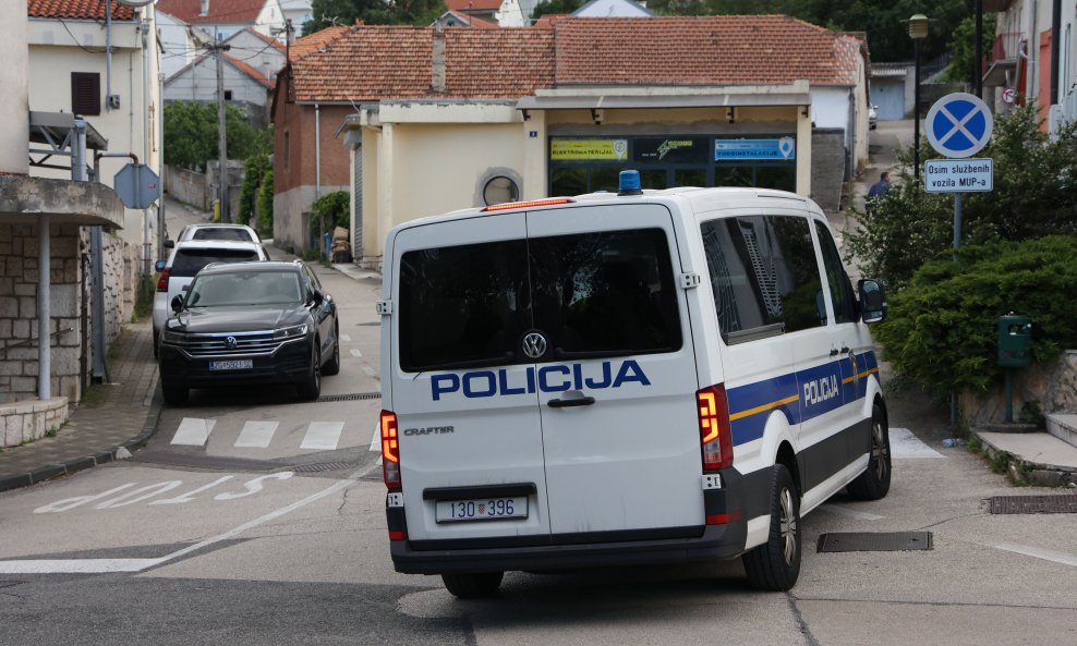Policija u Drnišu
