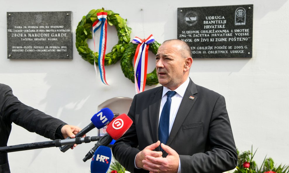 Povijesno postrojavanje pripadnika Zbora narodne garde