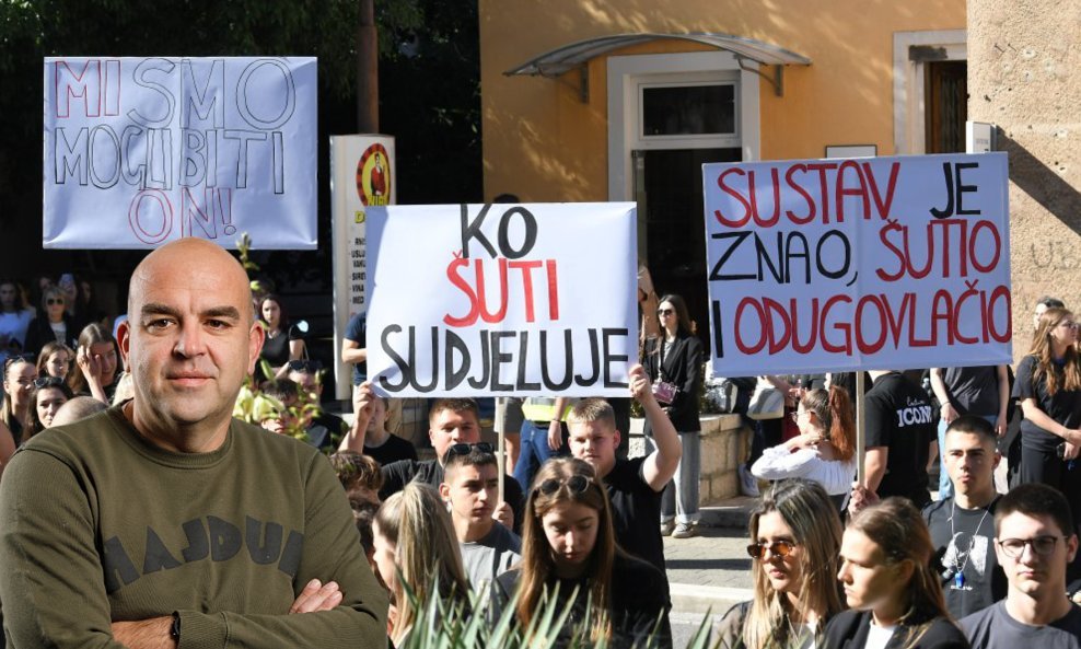 Šibenski maturanti okupili su se ispred suda u spomen na ubijenog Luku Milovca, ali i u znak prosvjeda zbog tromosti pravosudnog sustava