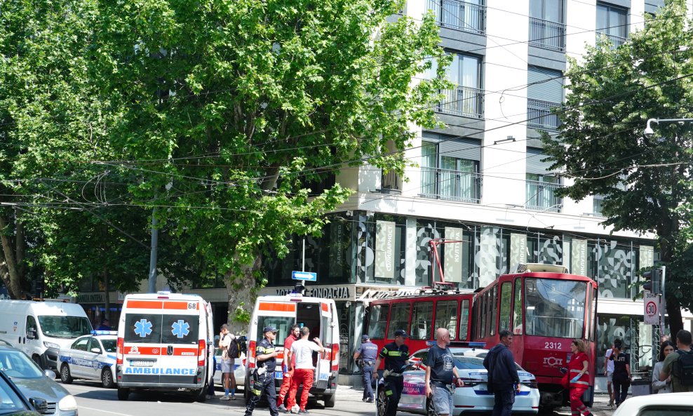 Tramvaj se zabio u stambenu zgradu u Beogradu