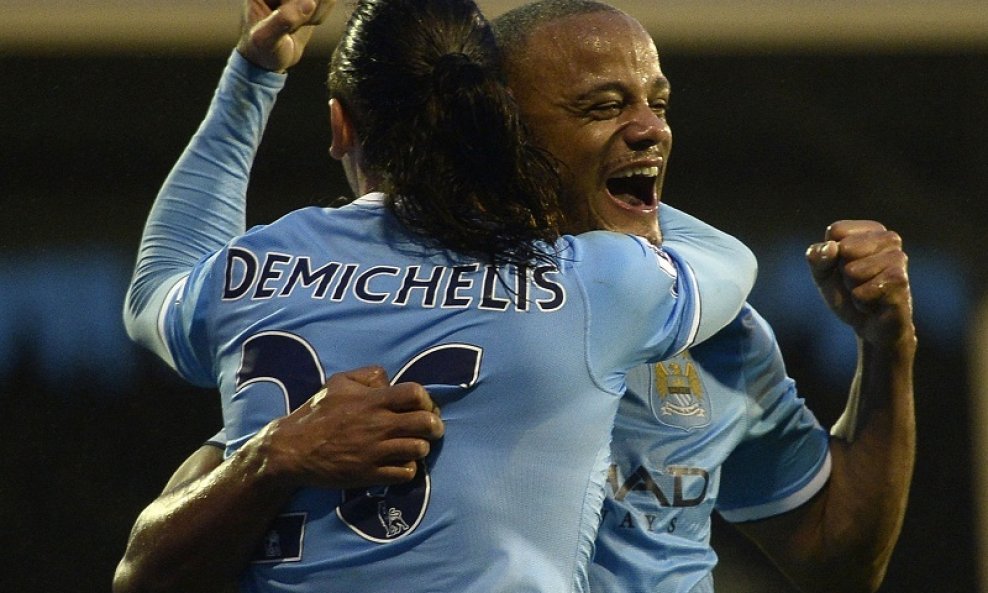 Vincent Kompany (d) i Martin Demichelis