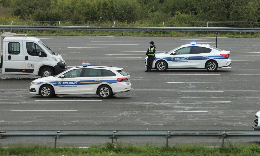 Policija na autocesti - Ilustracija