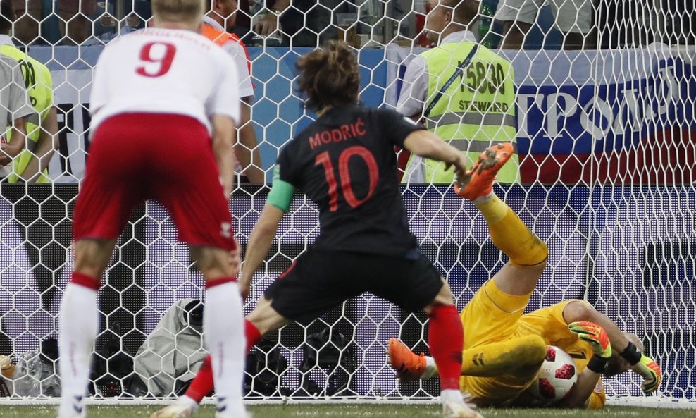 Kasper Schmeichel obranio je penal Luki Modriću