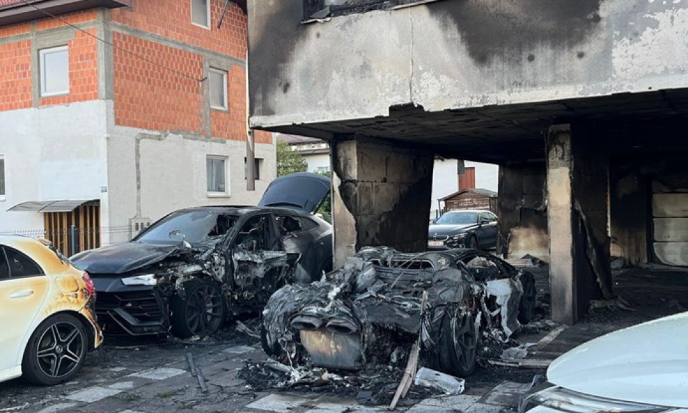 Buktinja progutala luksuzni Lamborghini