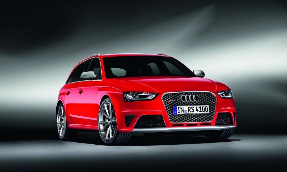 2013-Audi-RS4-Avant-1[2]