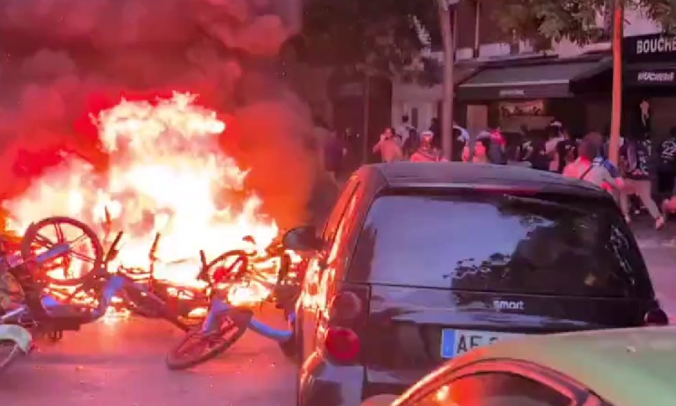 Pariz u plamenu