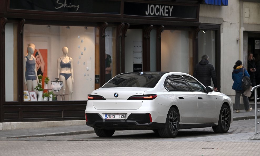 BMW (Ilustracija)