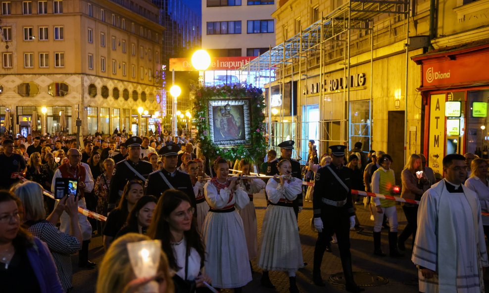 Proslavljena svetkovina Majke Božje od Kamenitih vrata