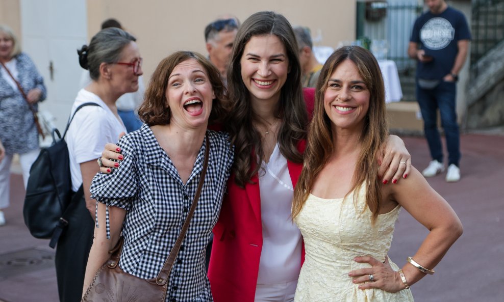 Ines Bojanić s Ornelom Višticom i Anom Maras Harmander