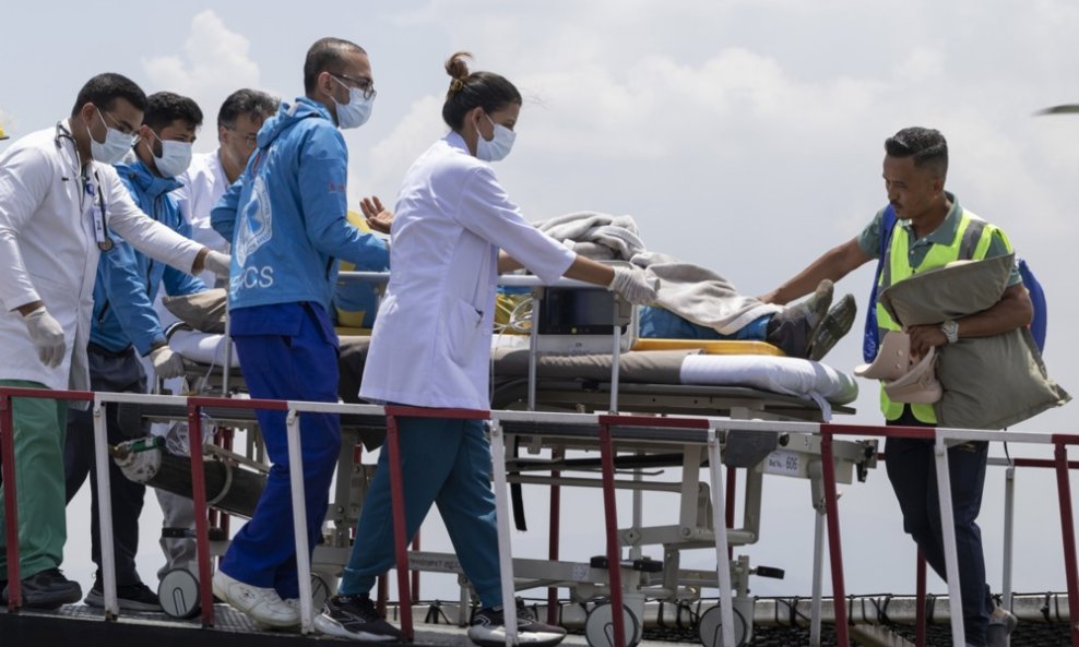 Spašavanje vodiča Dawe Sherpe nakon što je nestao na Mount Everestu