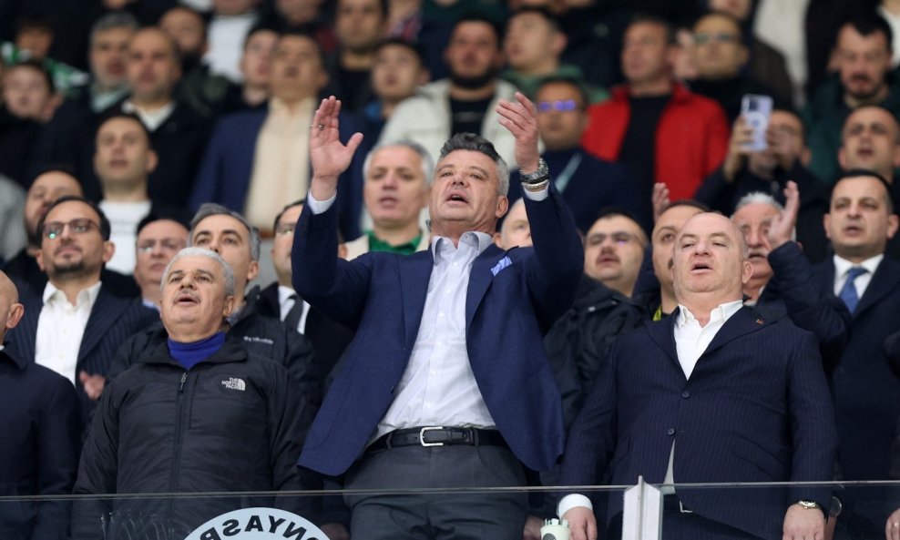 Sadettin Saran (u sredini)