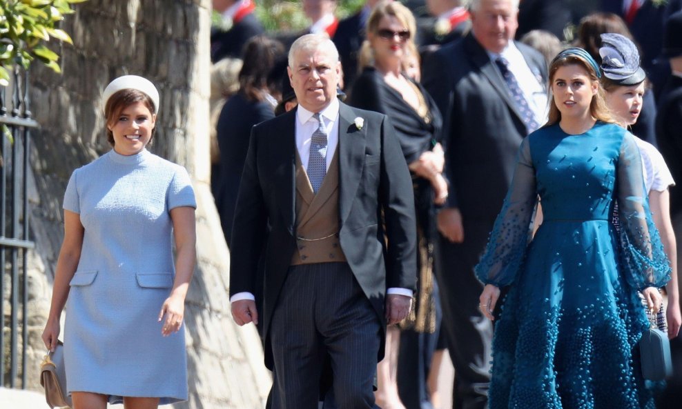 princeze Beatrice i Eugenie s ocem Andrewom