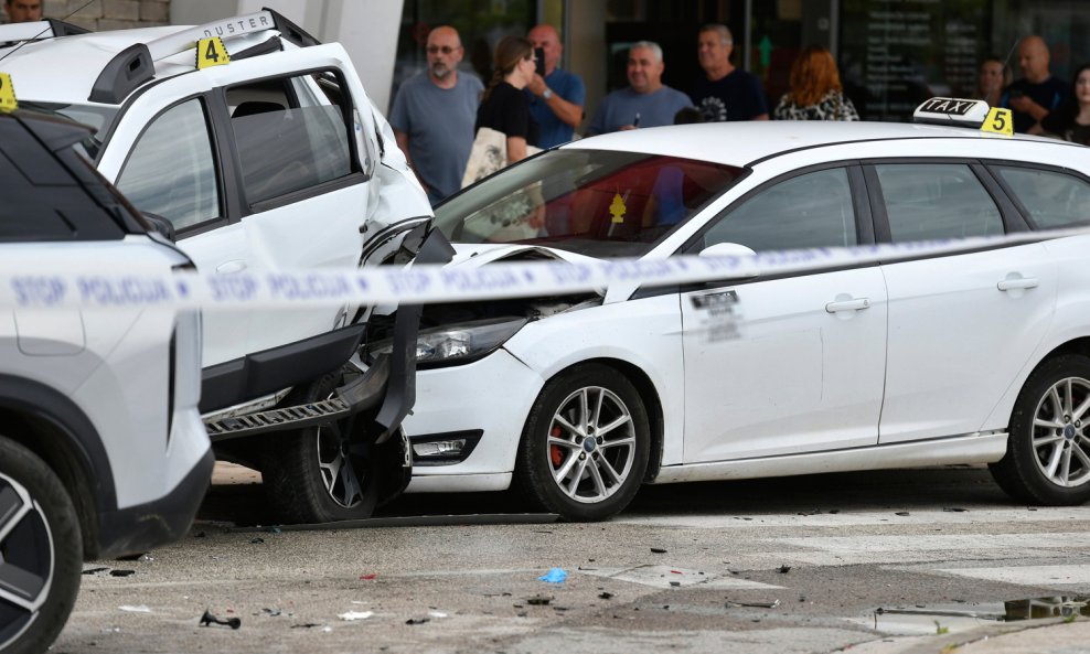 Lančani sudar na parkiralištu SuperNove u Zadru