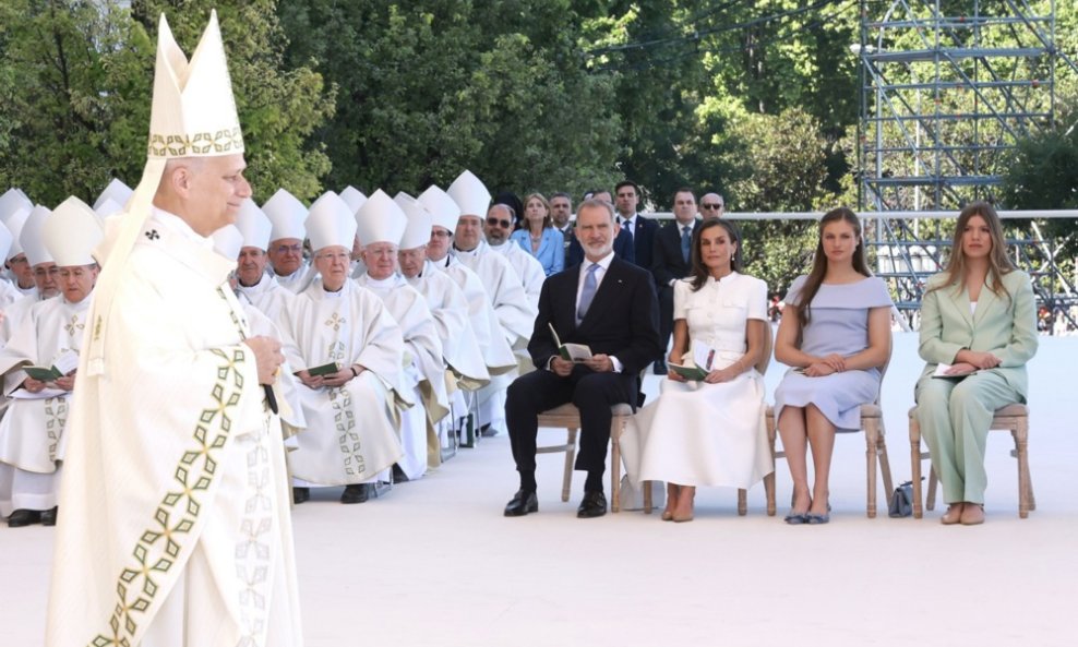 Papinu misu u prvom je redu pratila španjolska kraljevska obitelj