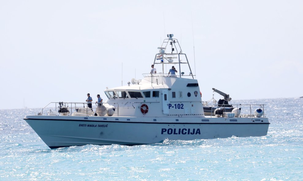 Policija brod