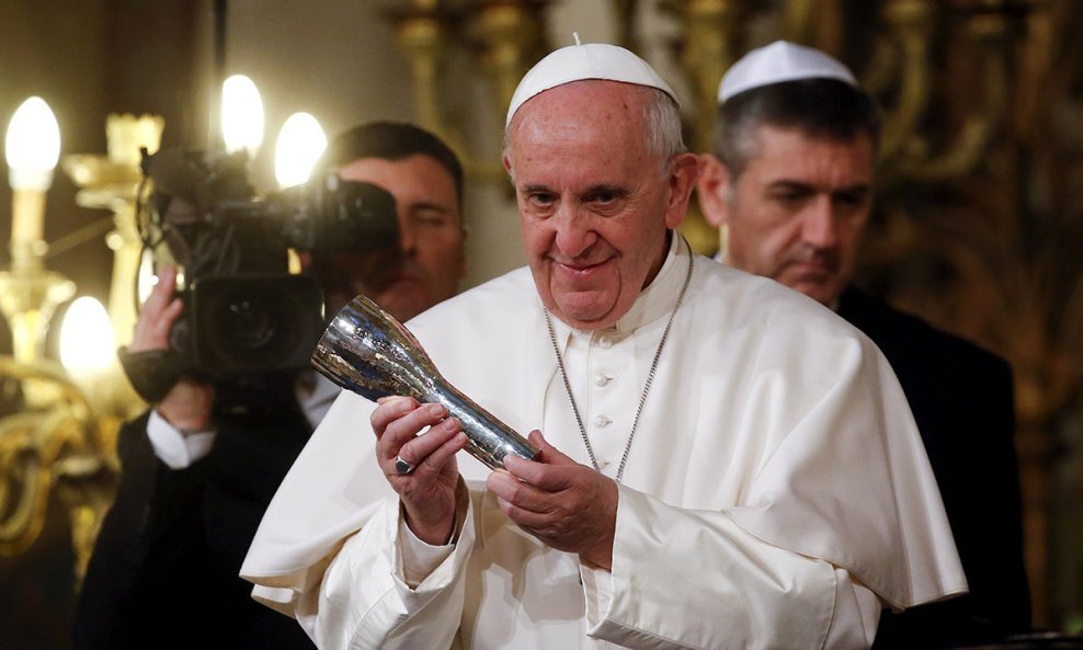 Papa Franjo u sinagogi 08