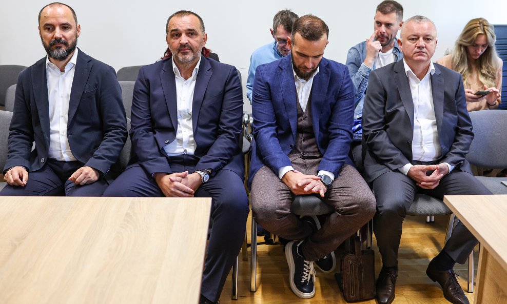 Afera Po babi i po stričevima