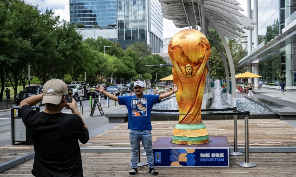 Replika FIFA-ina trofeja u SAD-u