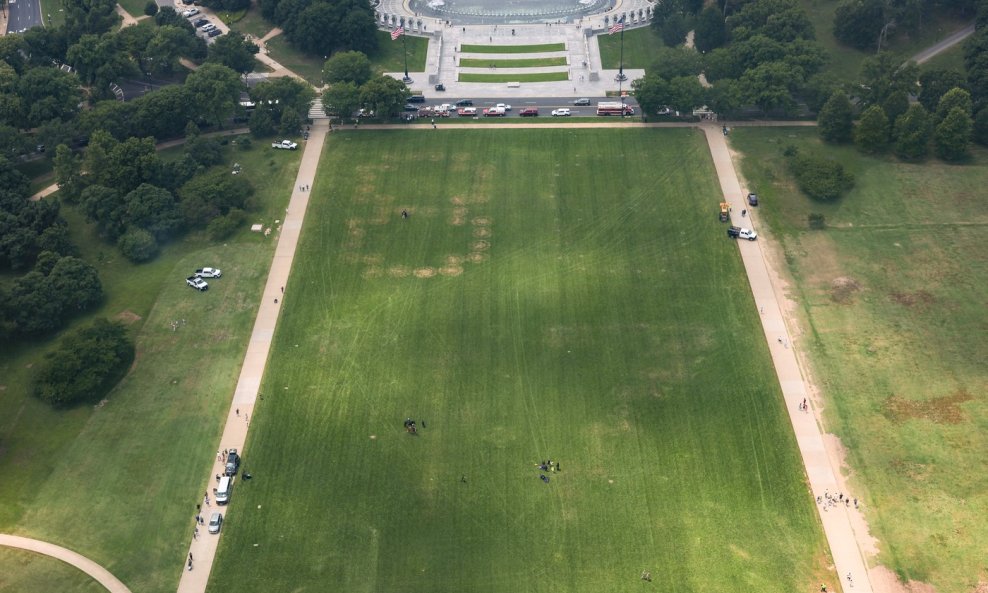 8647 na travnjaku National Malla u srcu Washingtona