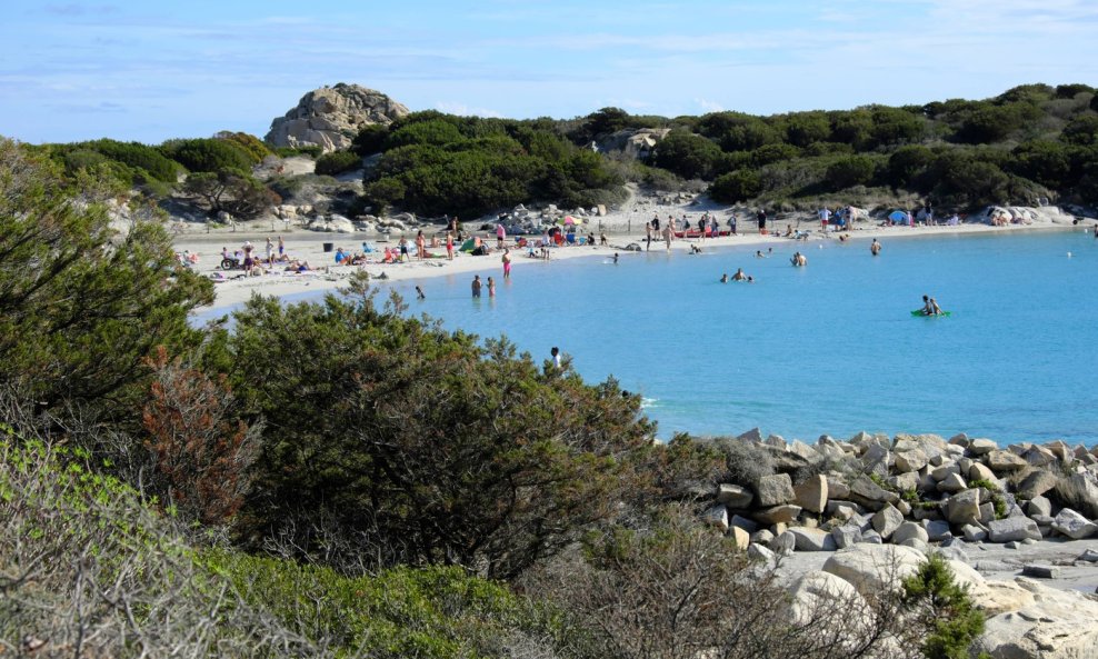 Na plaži Punta Molentis samo će najmlađi i najstariji moći postaviti suncobrane